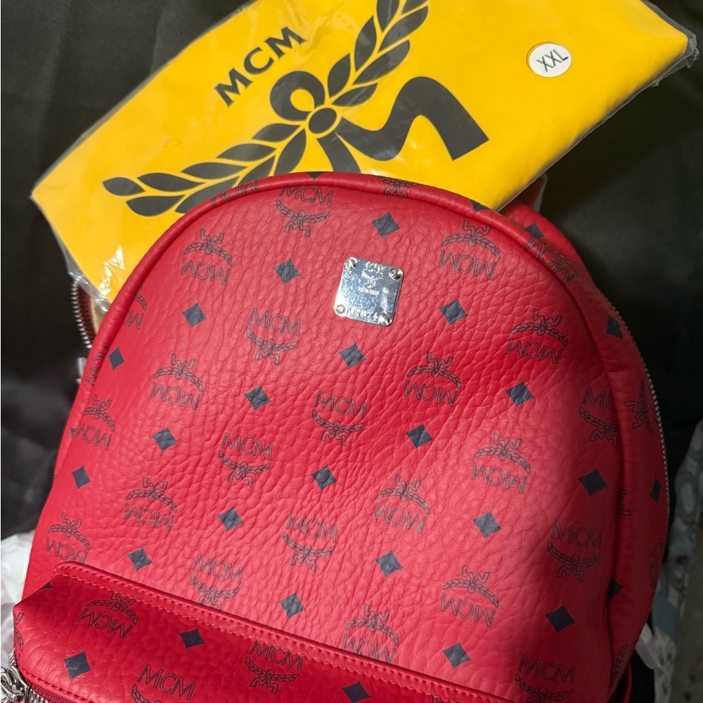 MCM Scarlet Backpack with Iconic Print - Picture 5 of 9